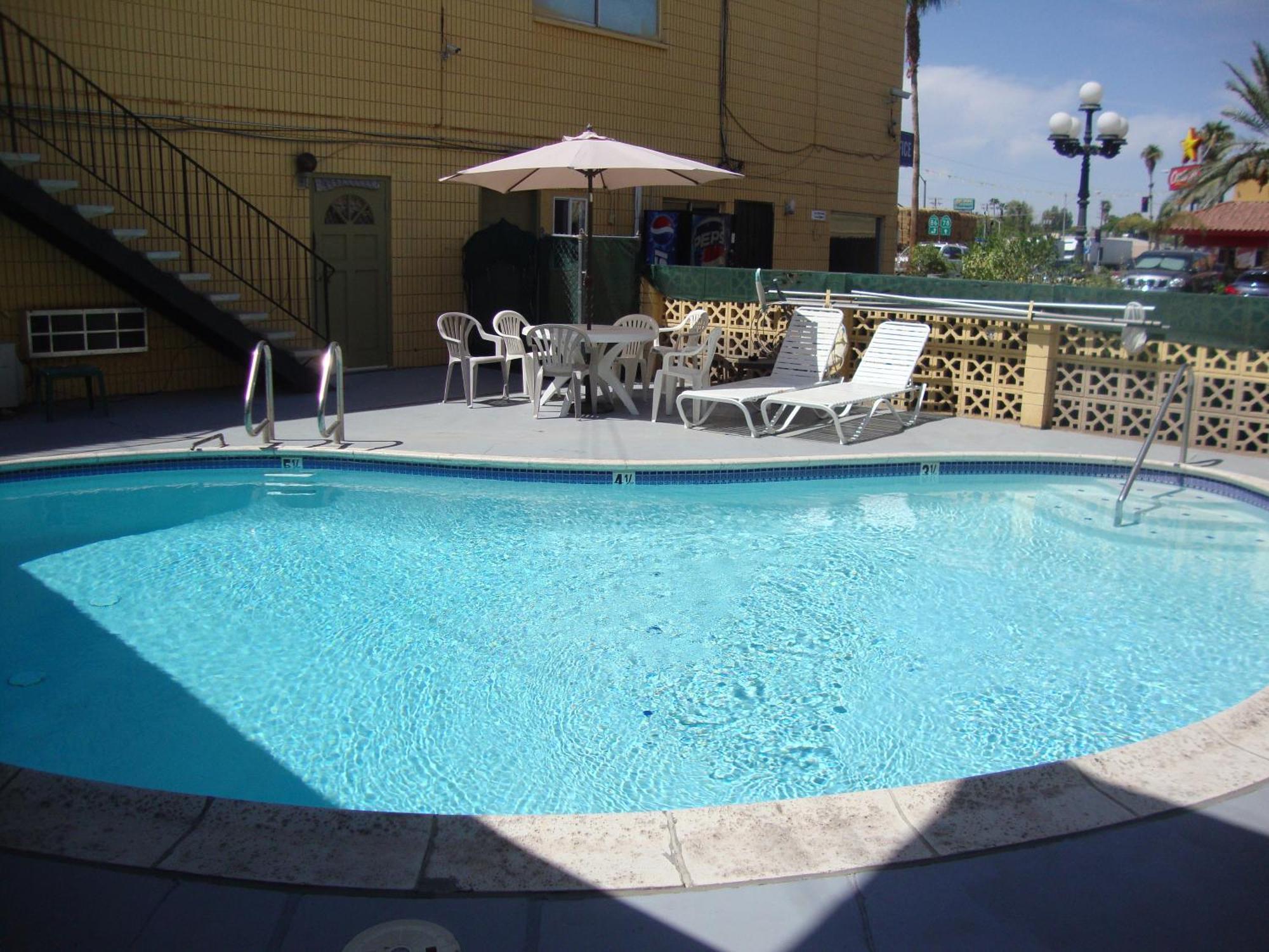 Townhouse Inn And Suites Brawley Einrichtungen foto