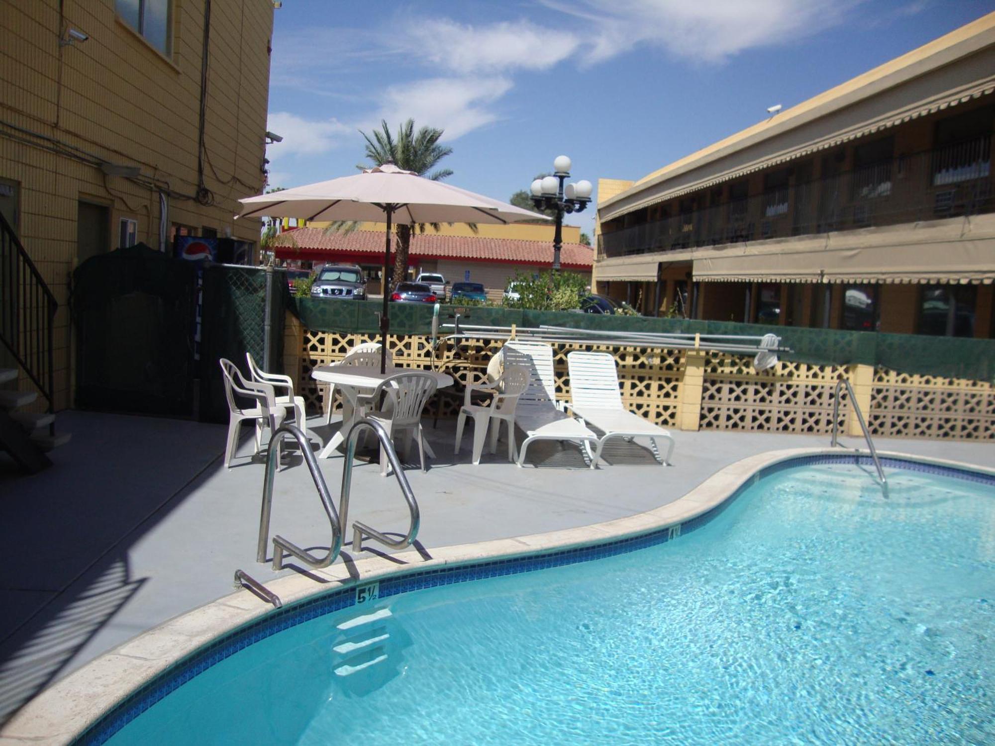 Townhouse Inn And Suites Brawley Exterior foto