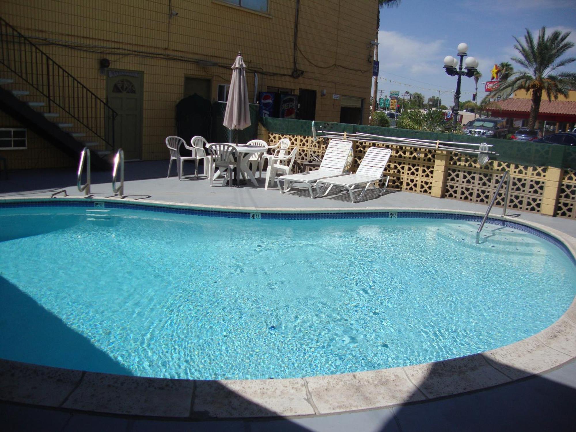 Townhouse Inn And Suites Brawley Exterior foto