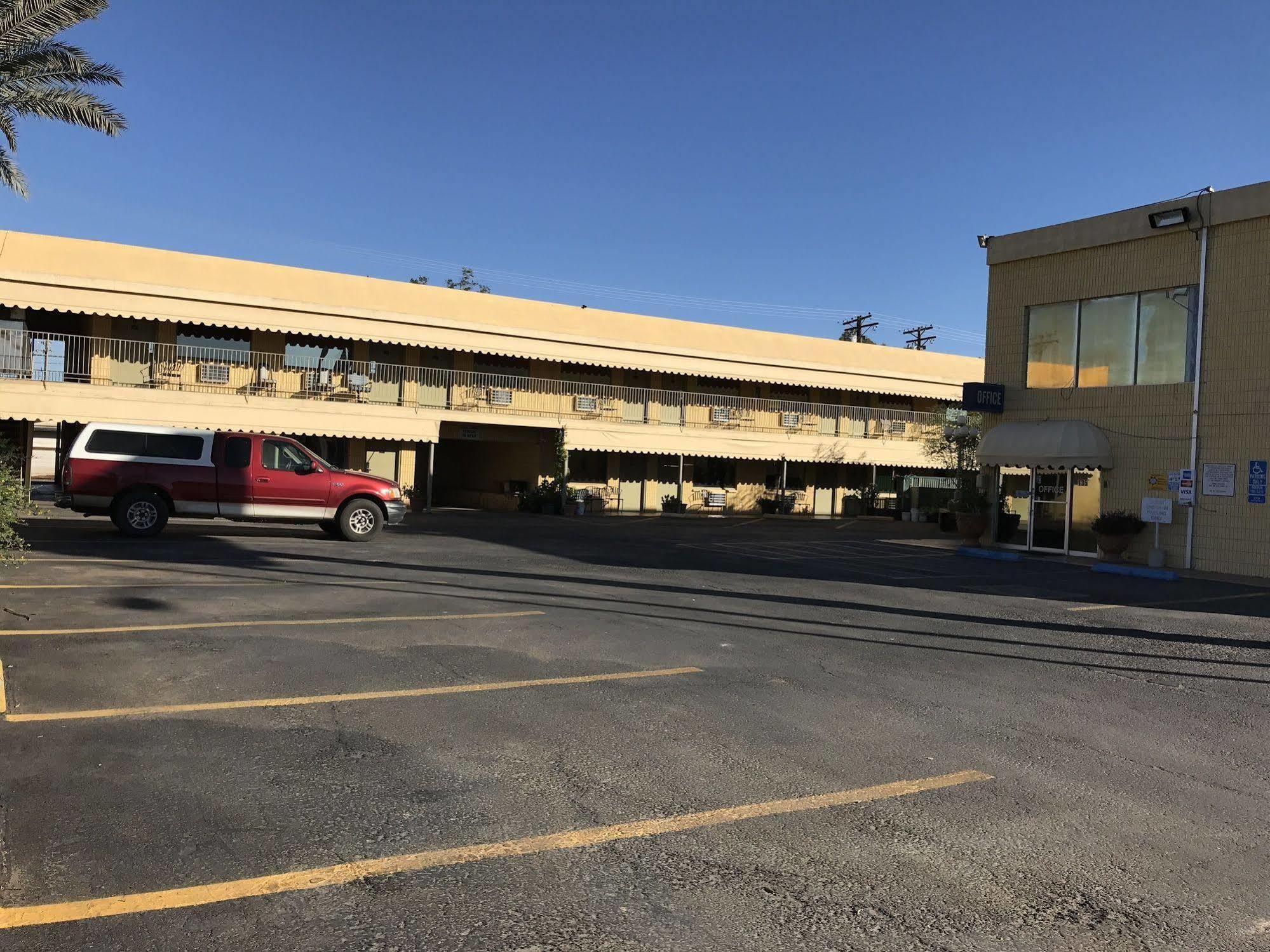 Townhouse Inn And Suites Brawley Exterior foto