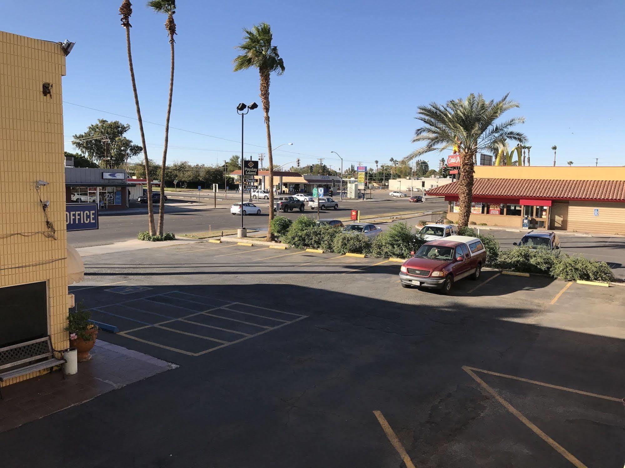 Townhouse Inn And Suites Brawley Exterior foto