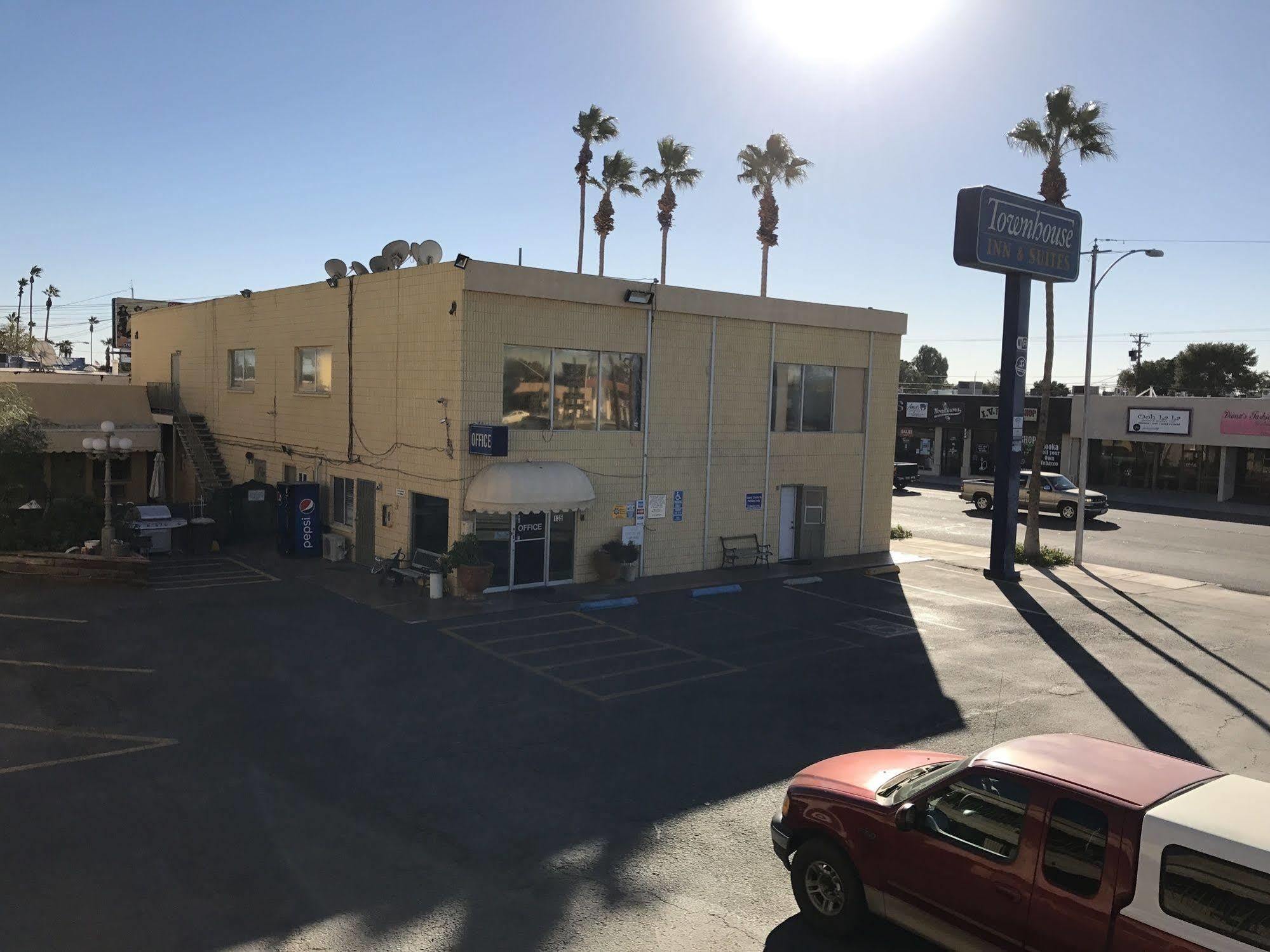 Townhouse Inn And Suites Brawley Exterior foto