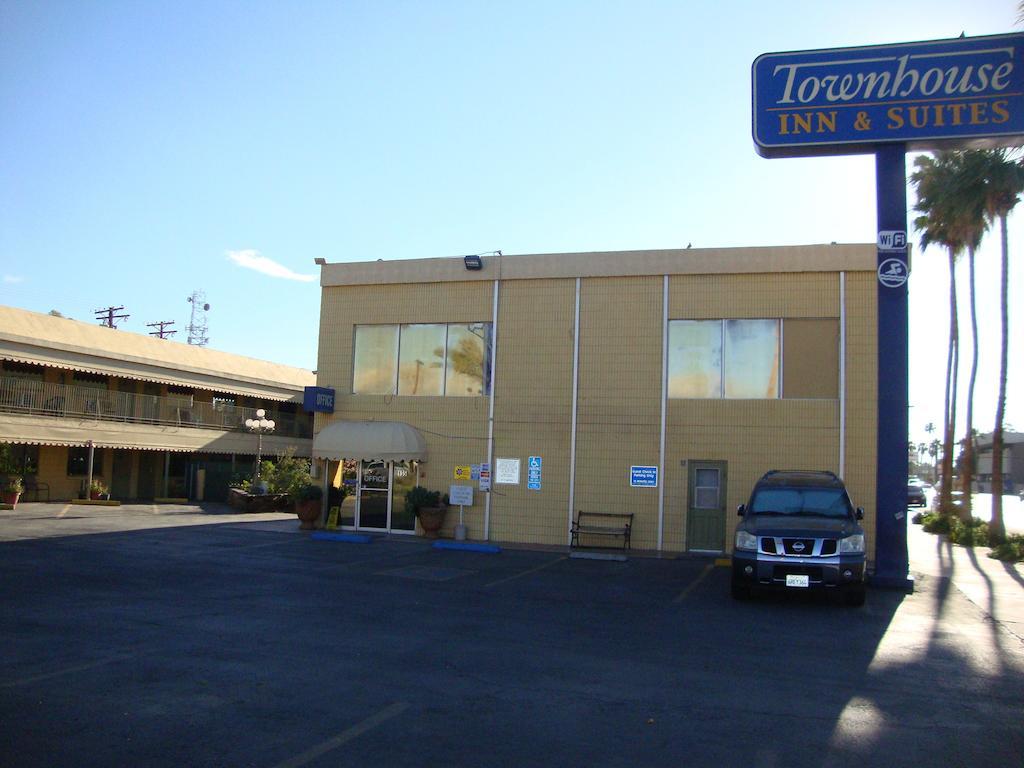 Townhouse Inn And Suites Brawley Exterior foto